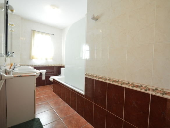 Villa for sale in Benalmadena