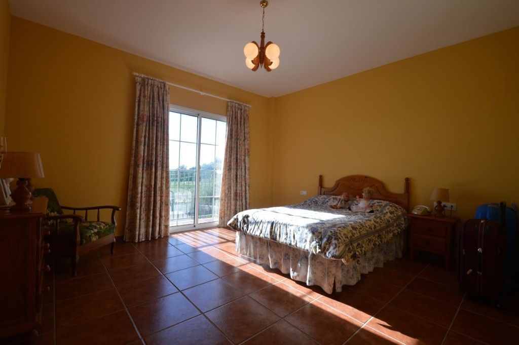 Villa for sale in Benalmadena