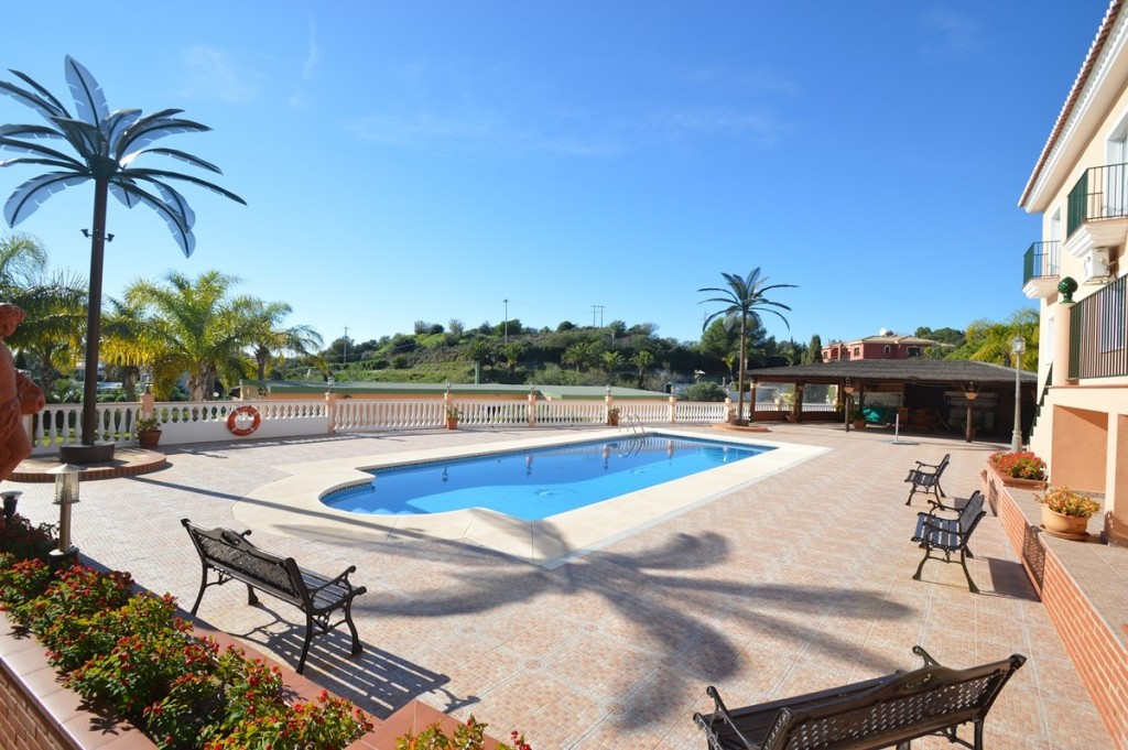 Villa for sale in Benalmadena