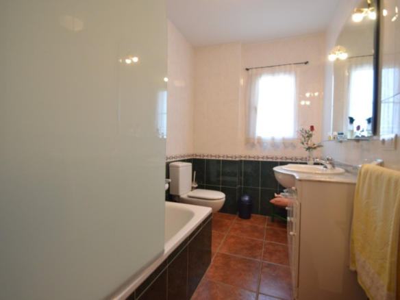 Villa for sale in Benalmadena