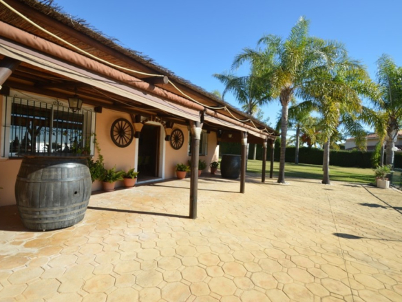 Villa for sale in Benalmadena