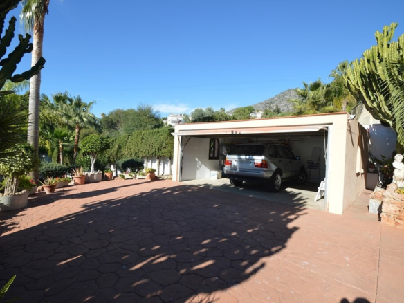 Villa for sale in Benalmadena