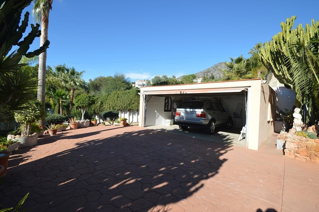 Villa for sale in Benalmadena