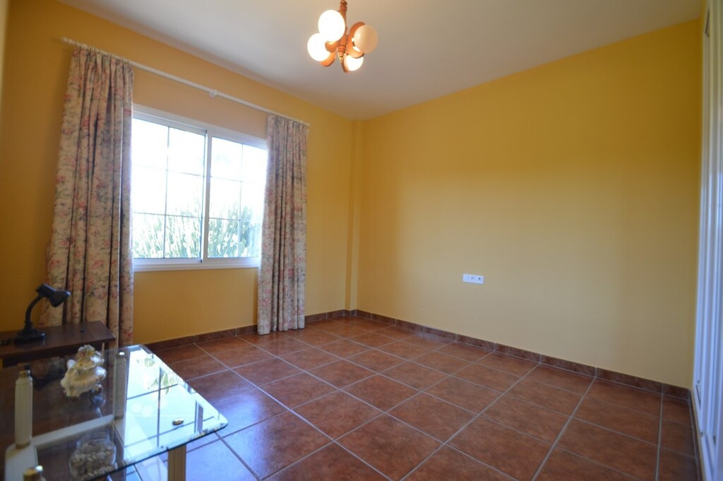 Villa for sale in Benalmadena