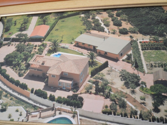 Villa for sale in Benalmadena
