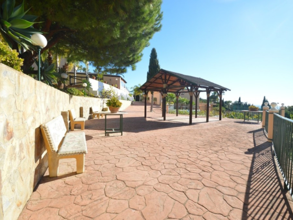 Villa for sale in Benalmadena
