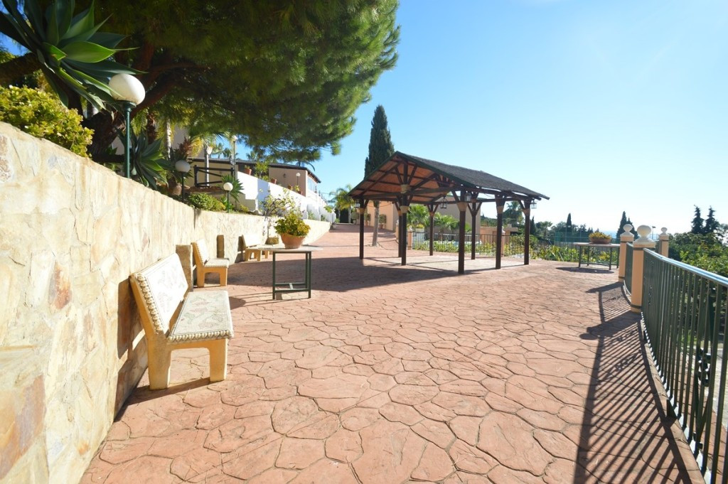 Villa for sale in Benalmadena