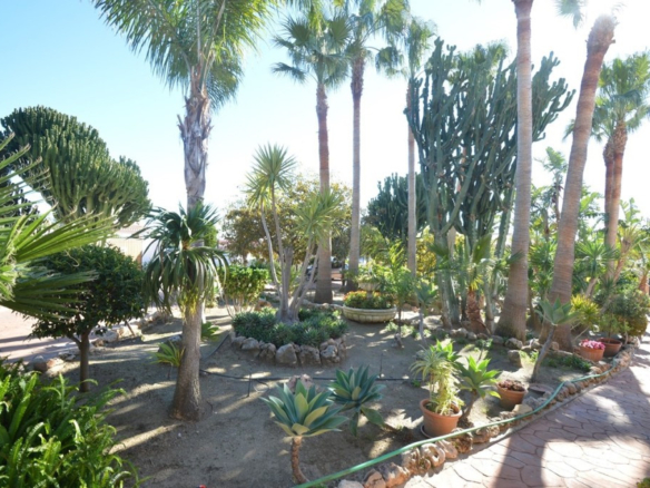 Villa for sale in Benalmadena