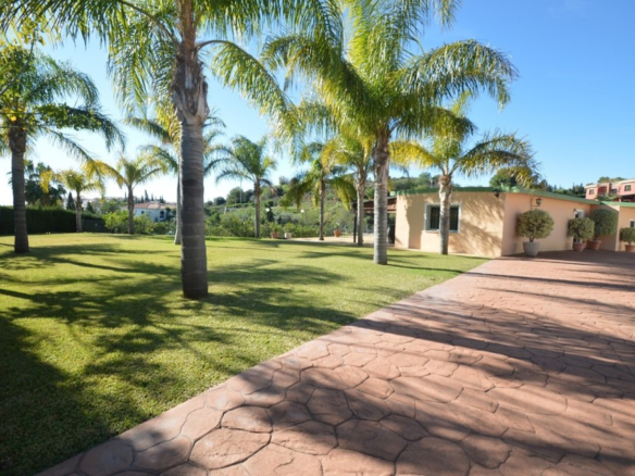 Villa for sale in Benalmadena
