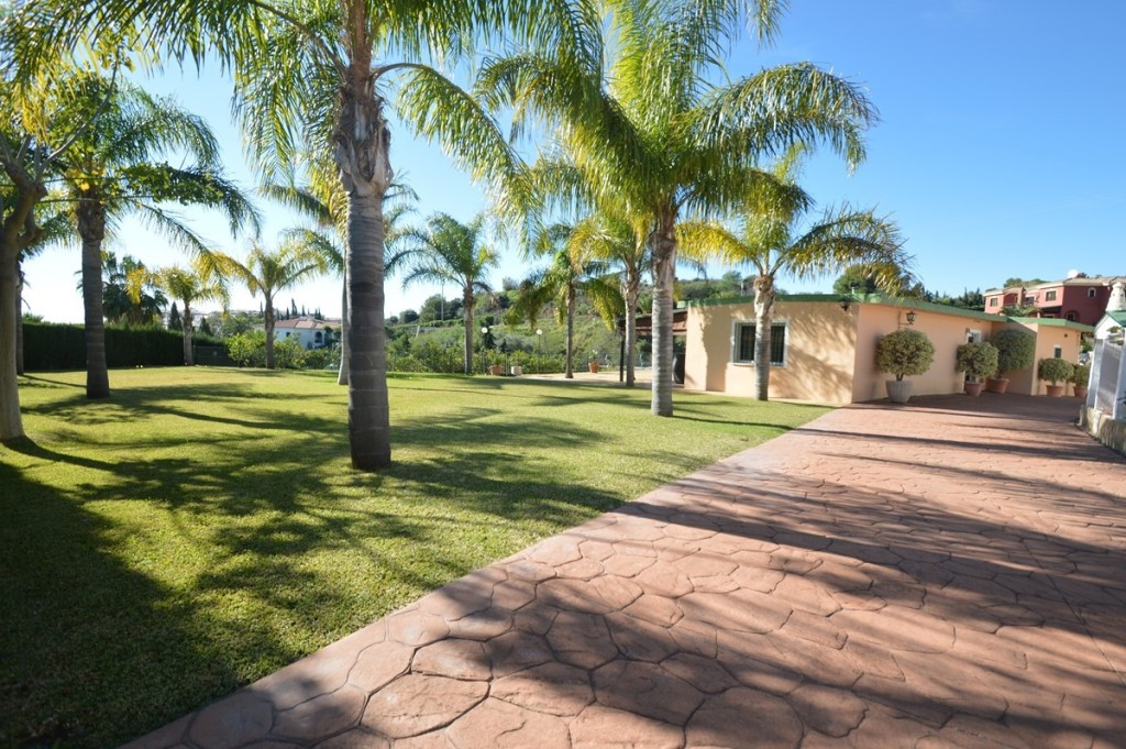 Villa for sale in Benalmadena