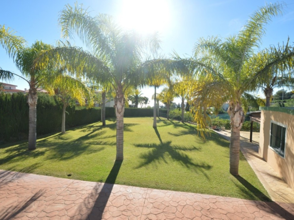Villa for sale in Benalmadena