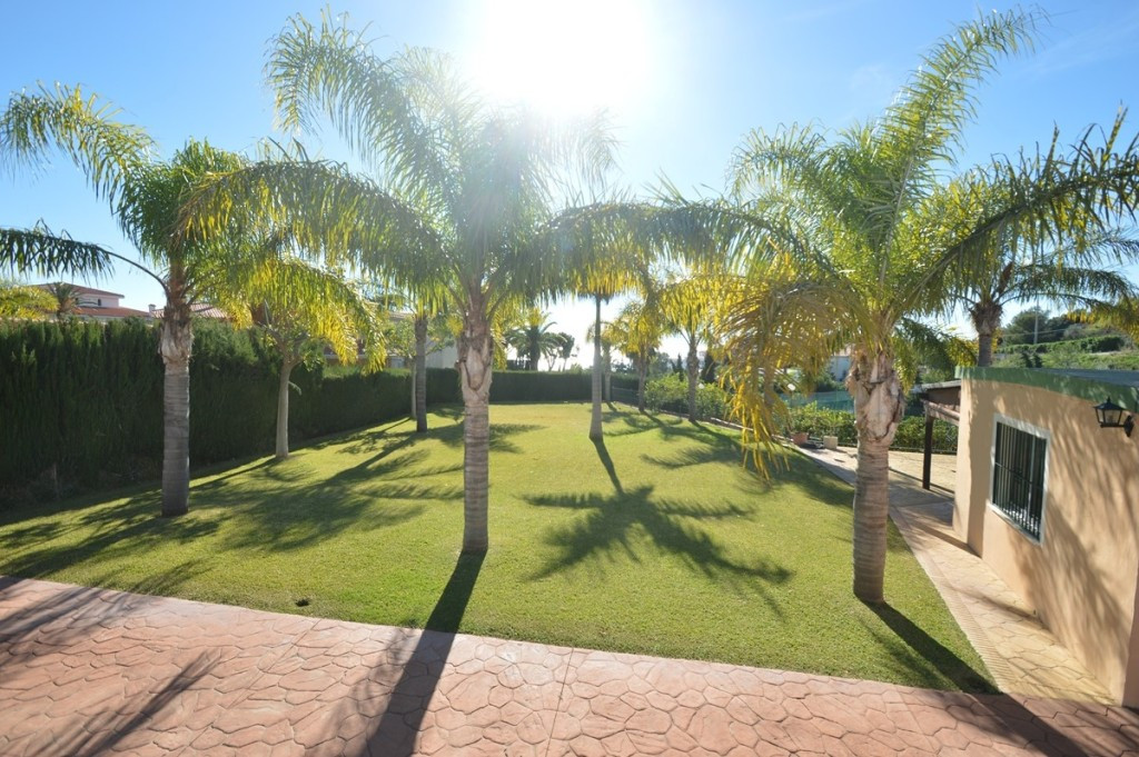 Villa for sale in Benalmadena