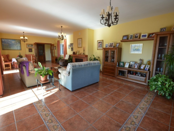 Villa for sale in Benalmadena