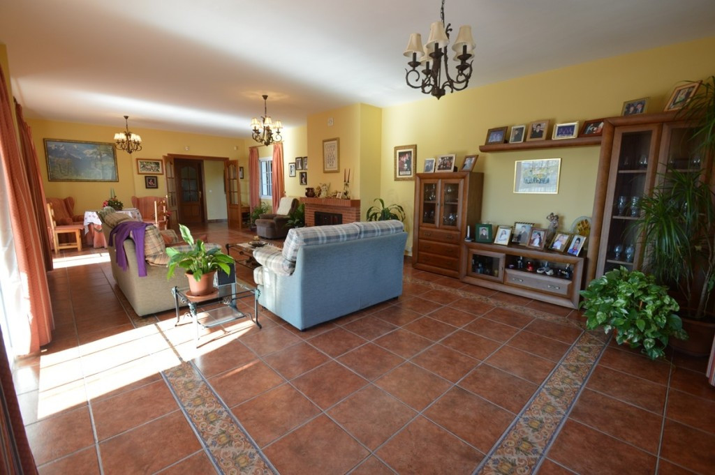 Villa for sale in Benalmadena