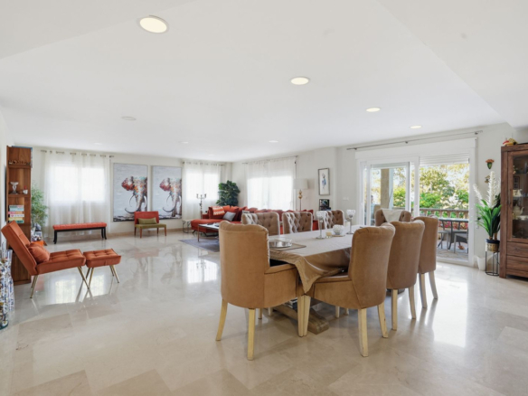 Villa for sale in Benalmadena