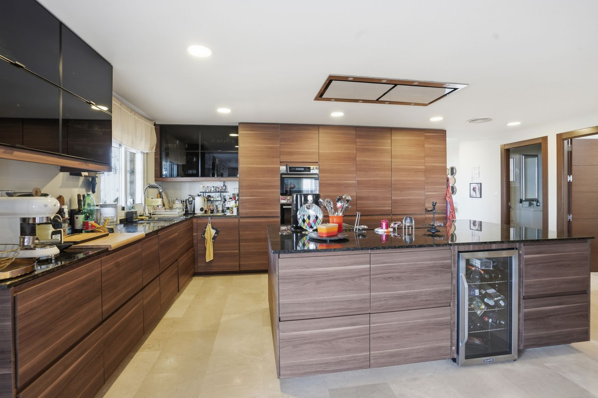 Villa for sale in Benalmadena