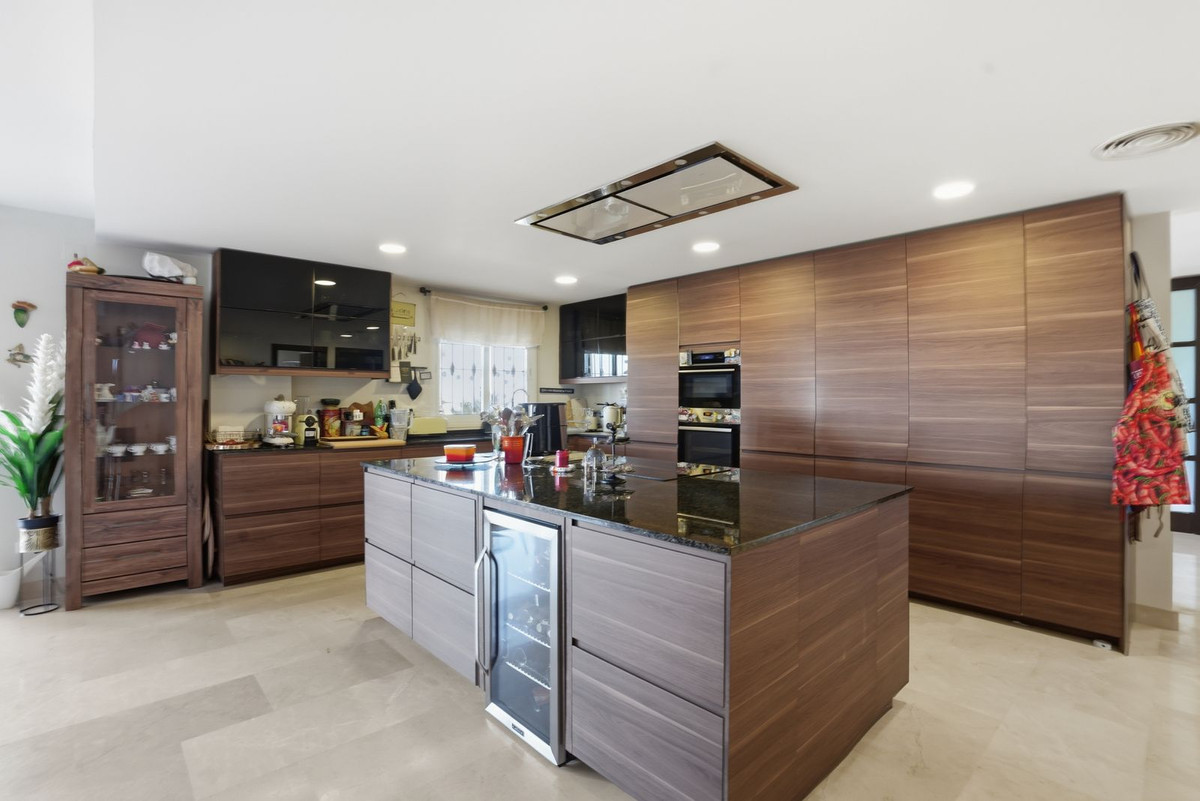 Villa for sale in Benalmadena