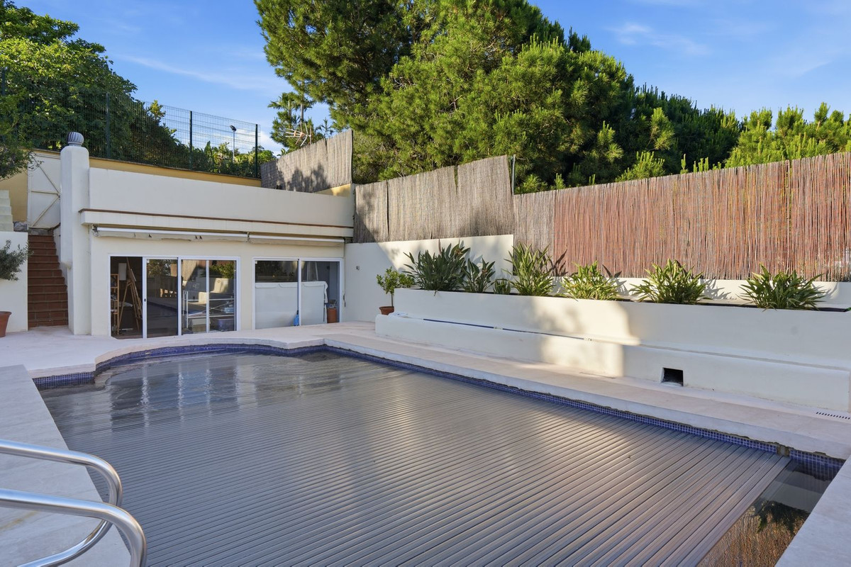 Villa for sale in Benalmadena