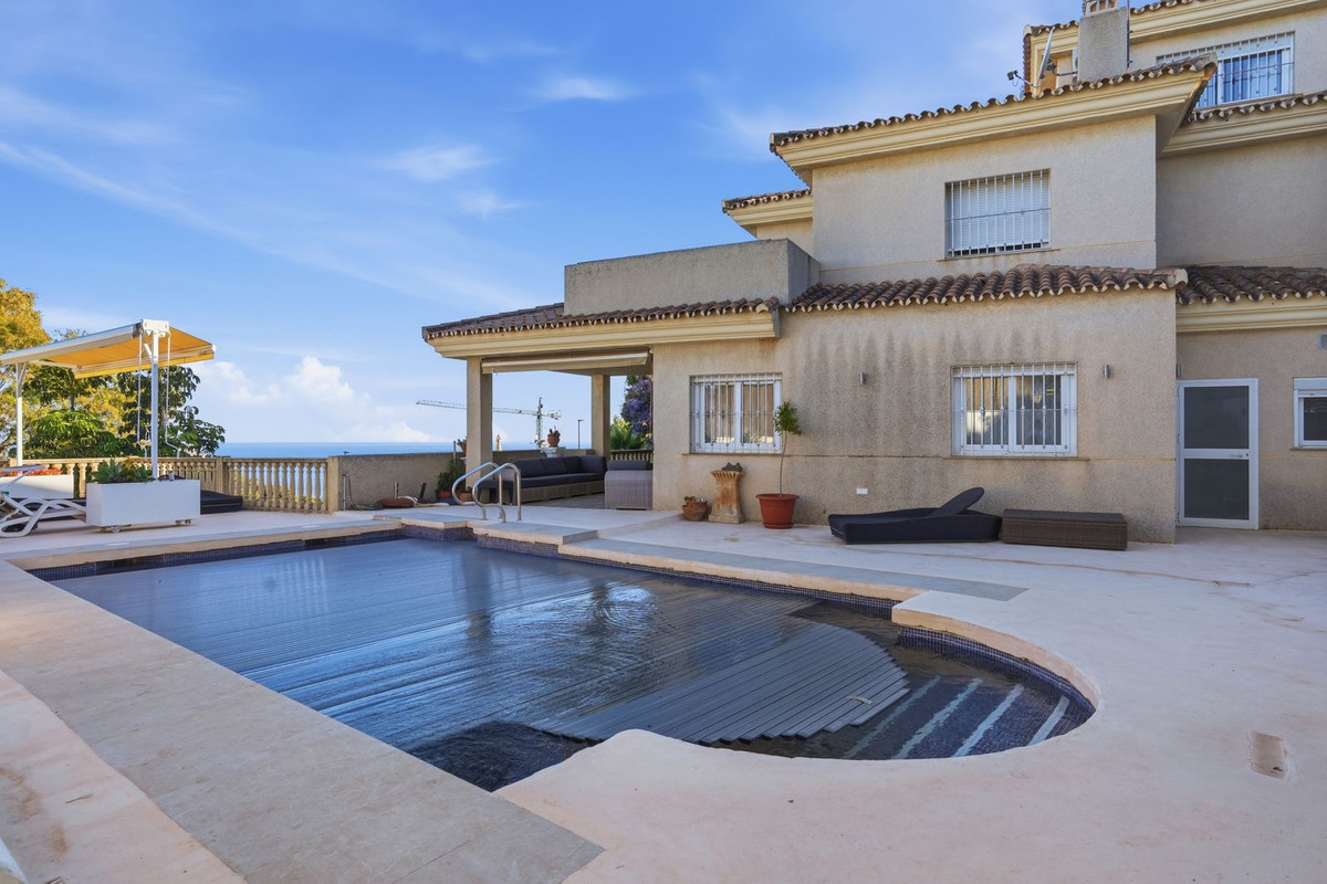 Villa for sale in Benalmadena