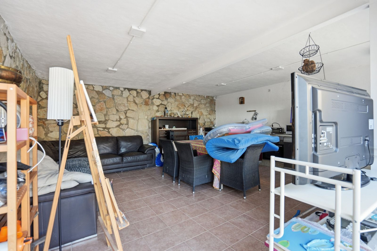 Villa for sale in Benalmadena