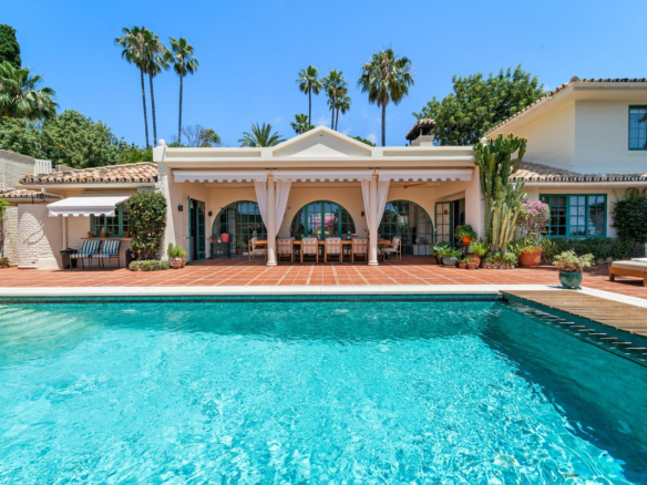 Villa for sale in Benalmadena