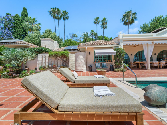 Villa for sale in Benalmadena