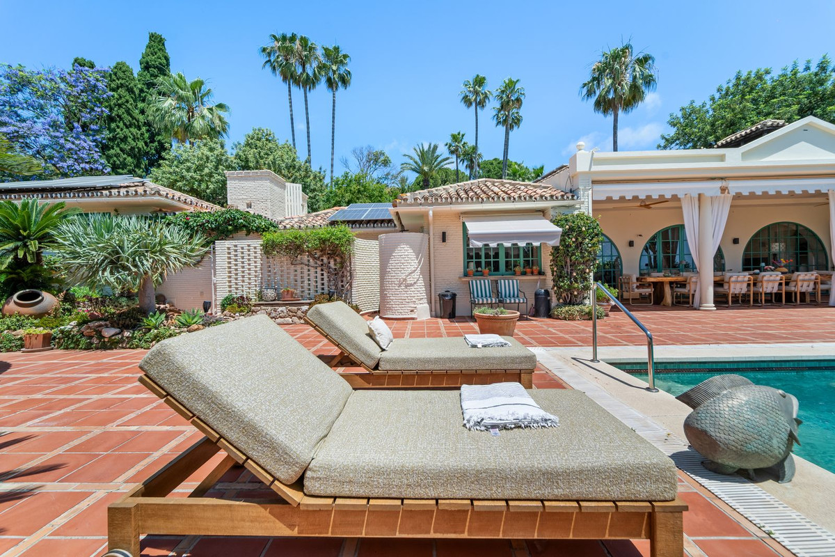 Villa for sale in Benalmadena
