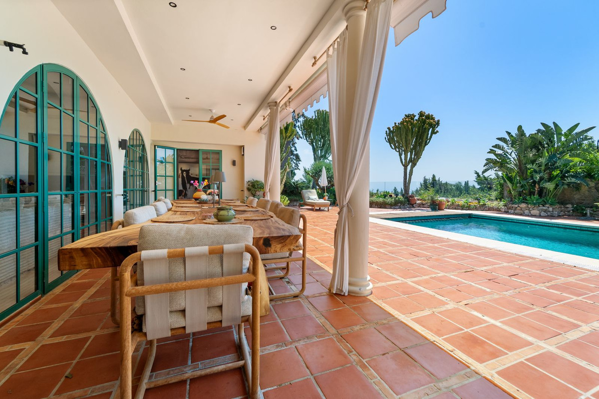 Villa for sale in Benalmadena