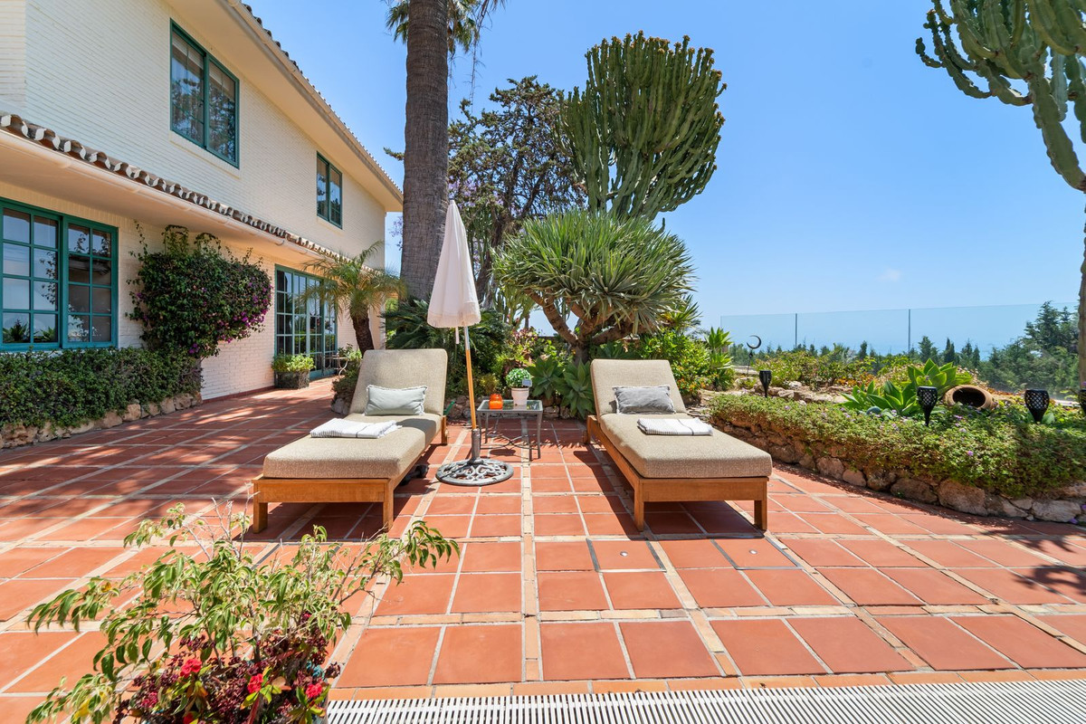 Villa for sale in Benalmadena