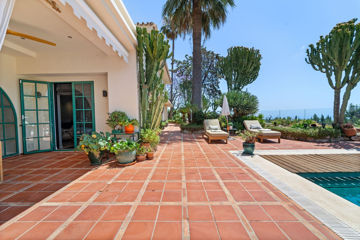 Villa for sale in Benalmadena