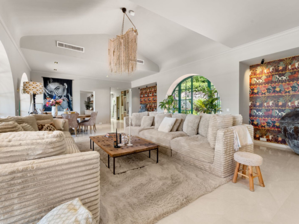 Villa for sale in Benalmadena