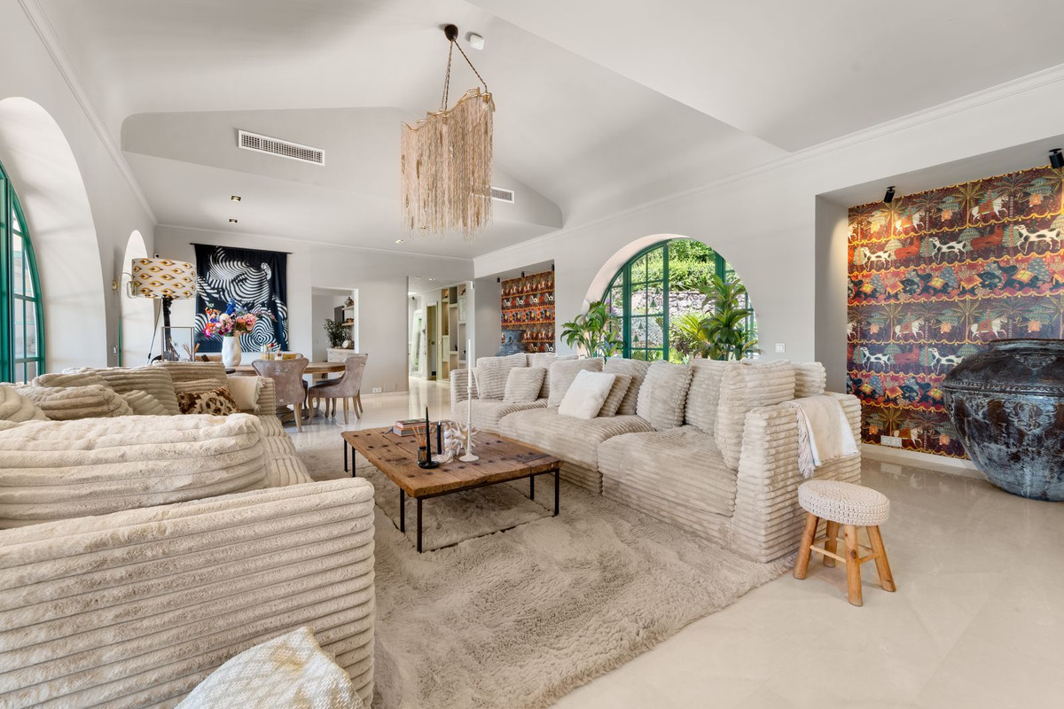 Villa for sale in Benalmadena