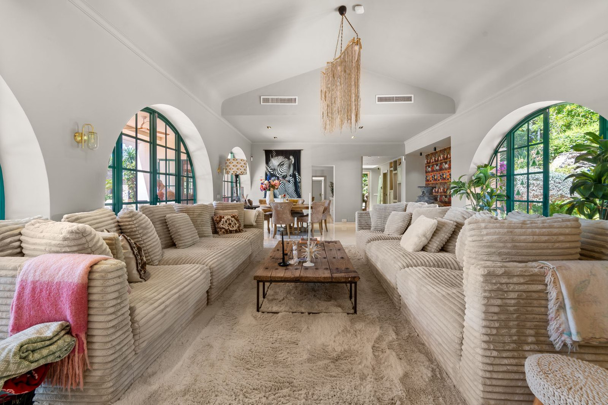 Villa for sale in Benalmadena
