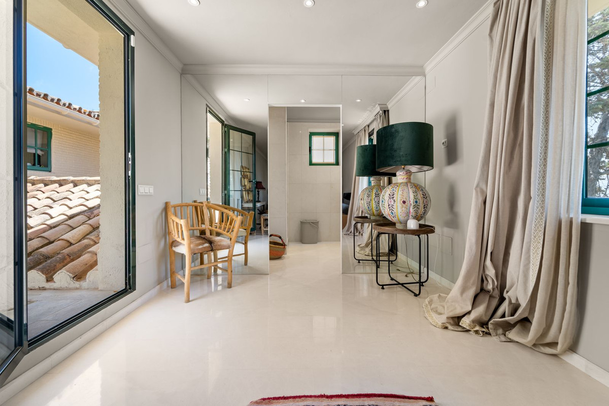 Villa for sale in Benalmadena