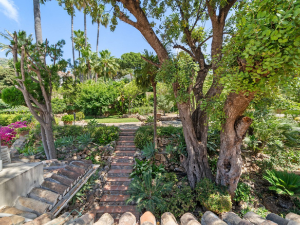 Villa for sale in Benalmadena