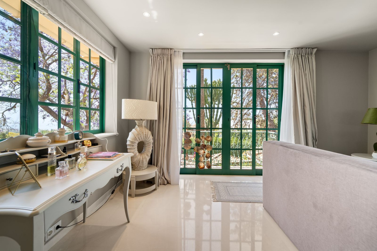 Villa for sale in Benalmadena