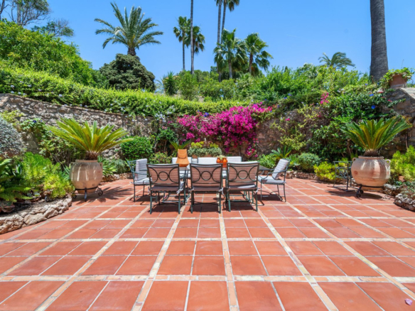 Villa for sale in Benalmadena