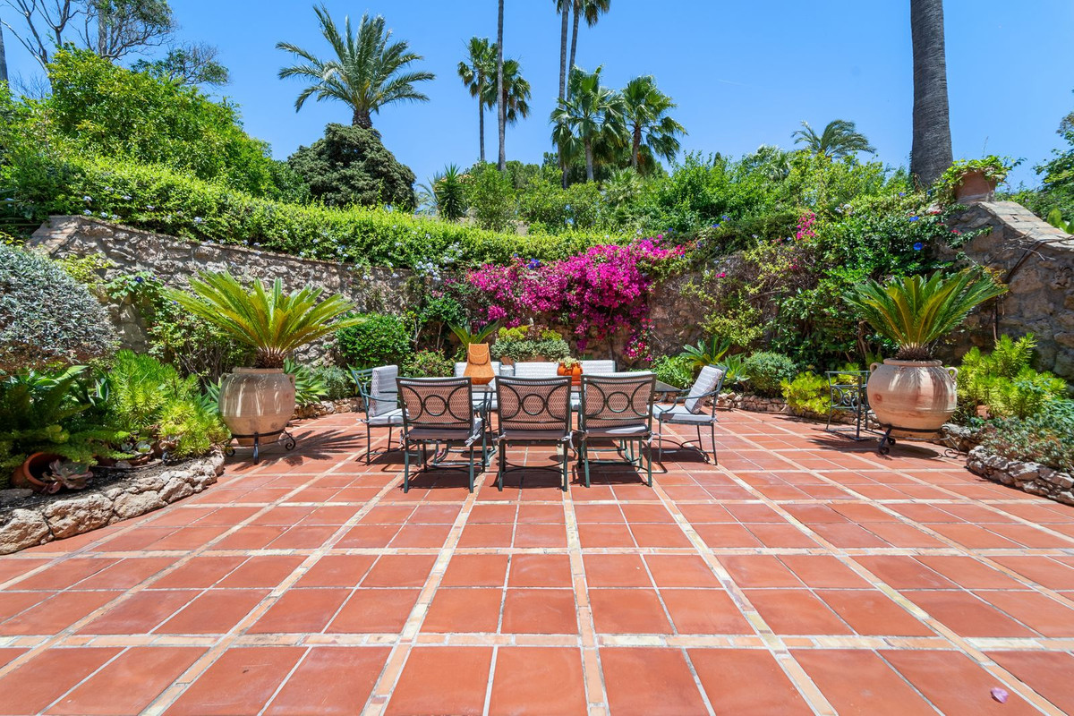 Villa for sale in Benalmadena