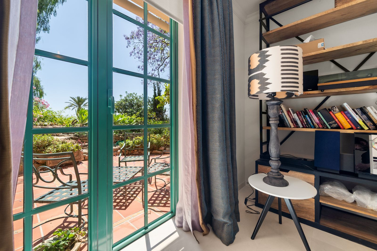 Villa for sale in Benalmadena
