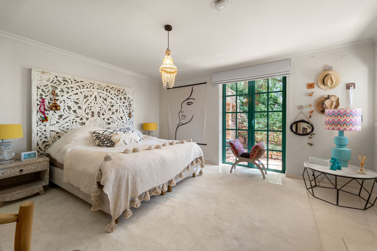 Villa for sale in Benalmadena