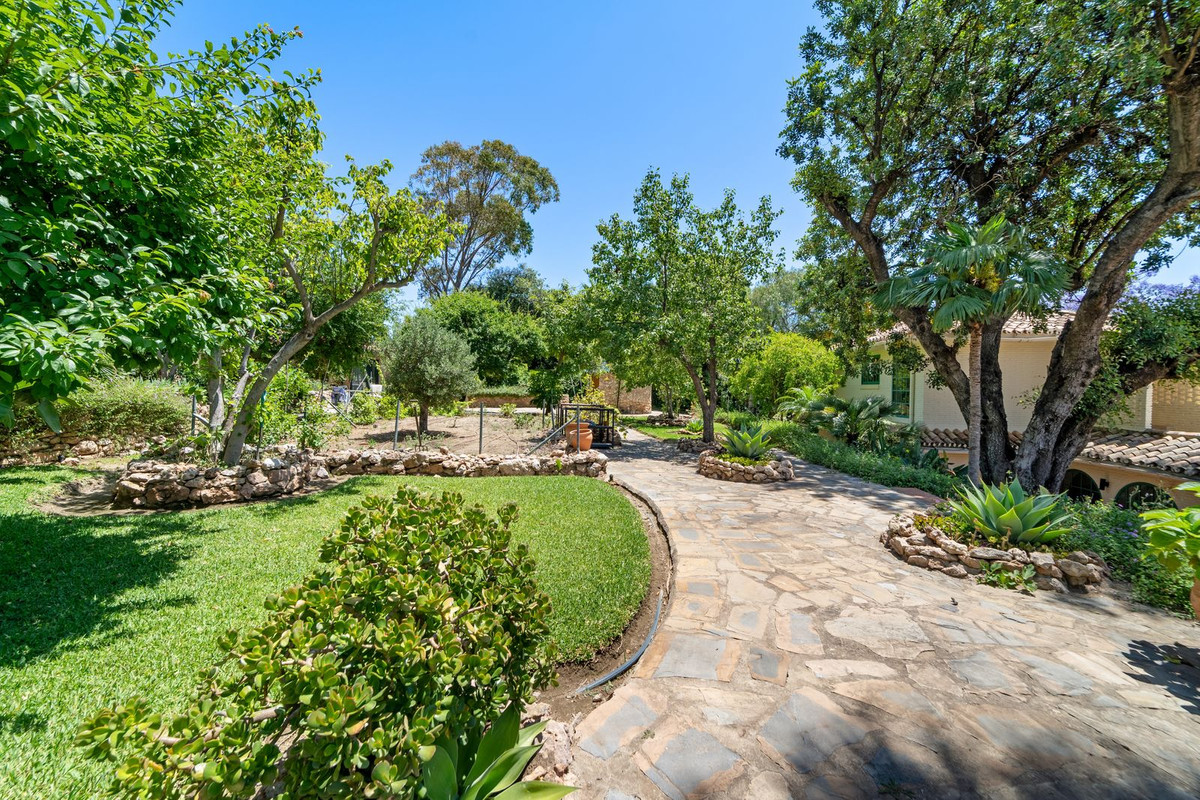 Villa for sale in Benalmadena