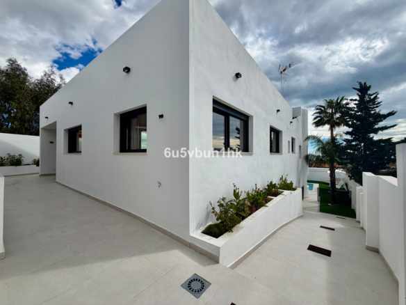 Villa for sale in Benalmadena