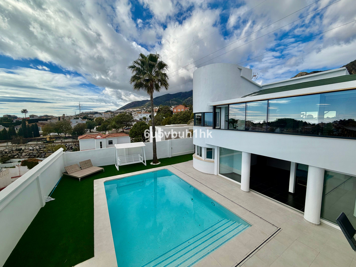 Villa for sale in Benalmadena