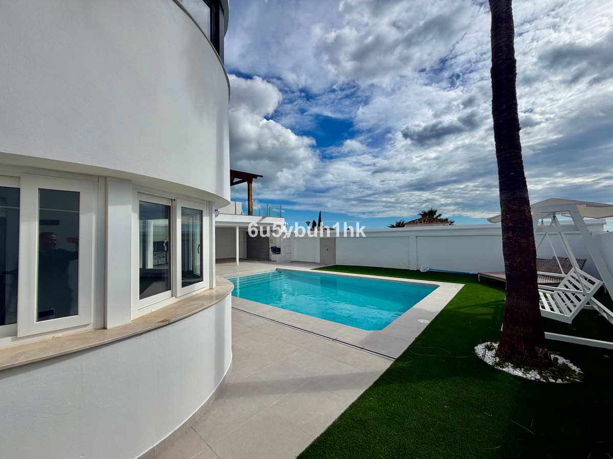 Villa for sale in Benalmadena