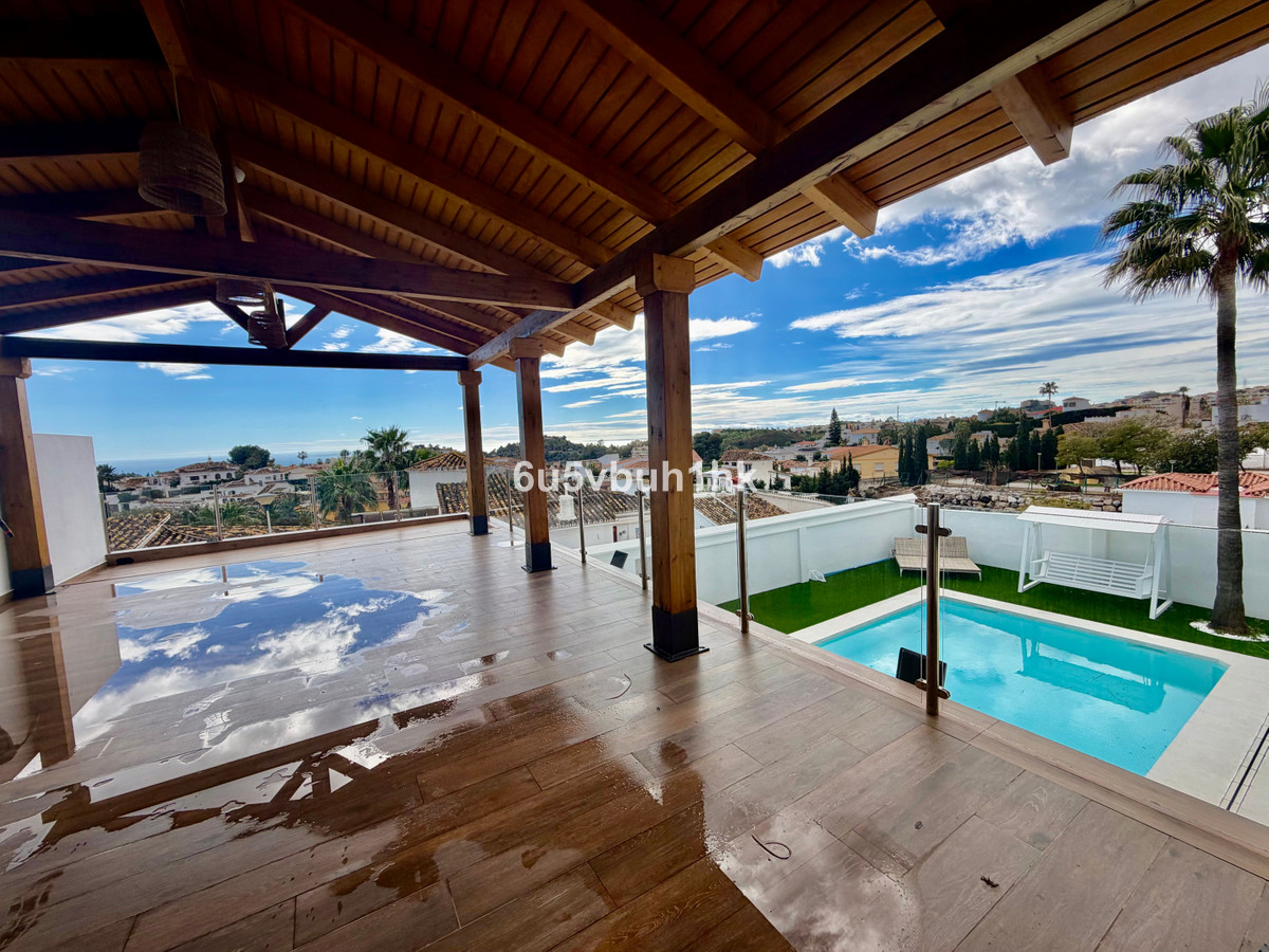 Villa for sale in Benalmadena