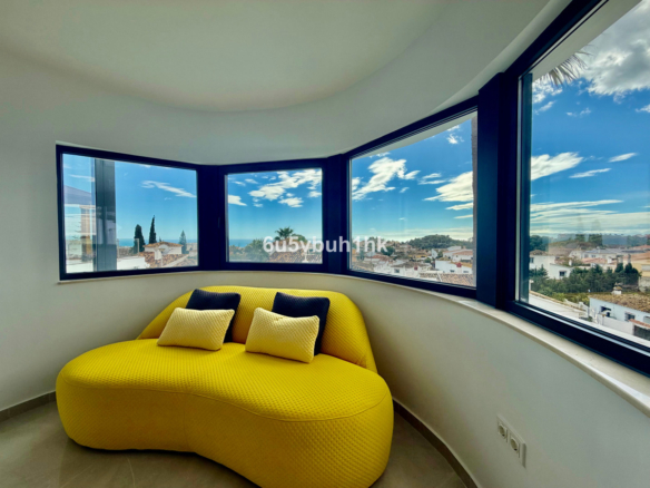 Villa for sale in Benalmadena