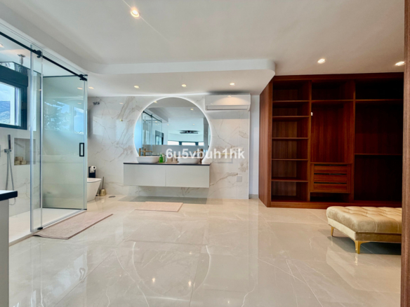 Villa for sale in Benalmadena