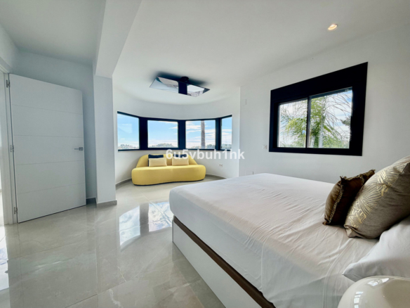 Villa for sale in Benalmadena