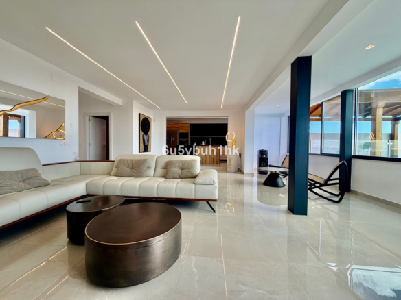 Villa for sale in Benalmadena