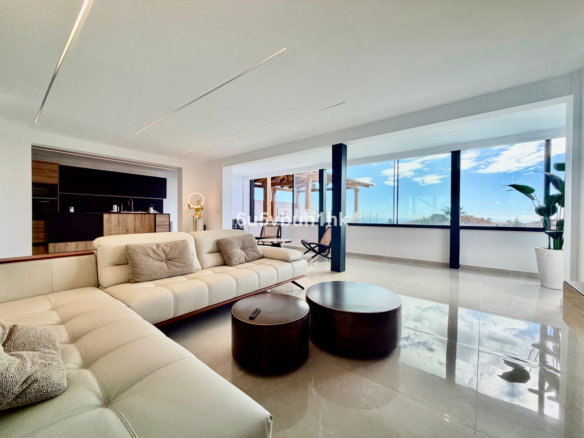 Villa for sale in Benalmadena